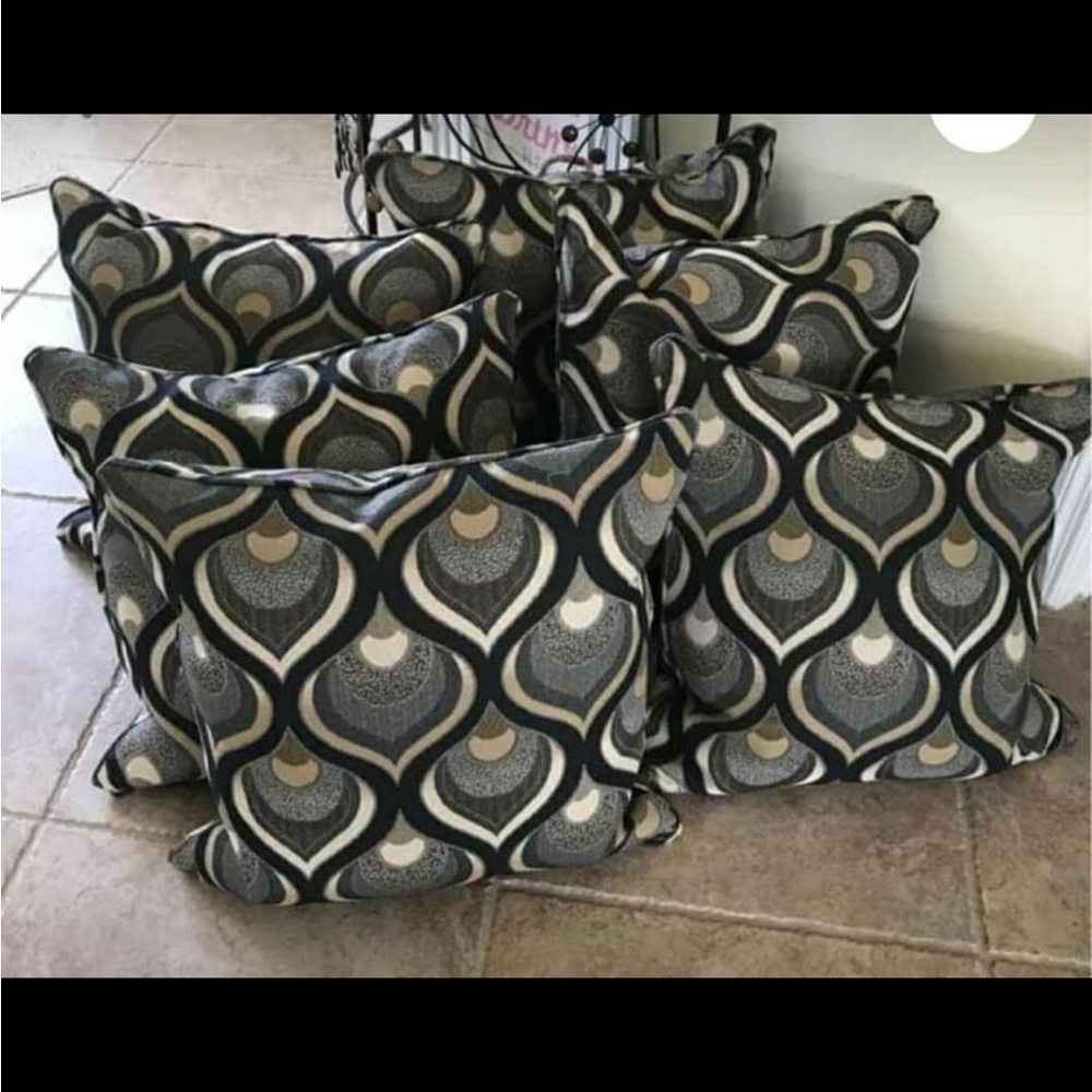 6 18\18 pillows